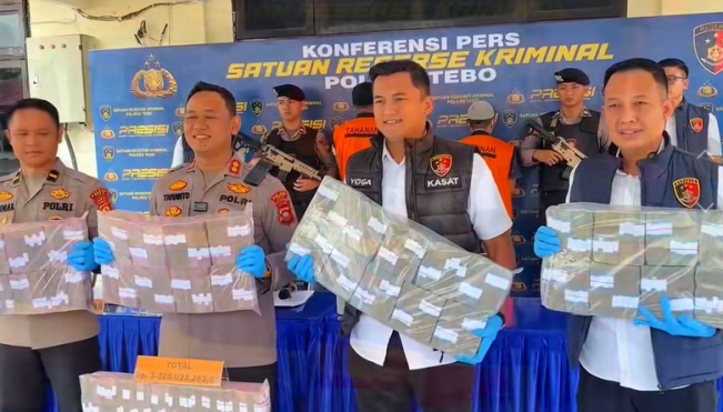 Barang bukti hasil korupsi penyaluran KUR/Foto: tipidkorsatrestebo